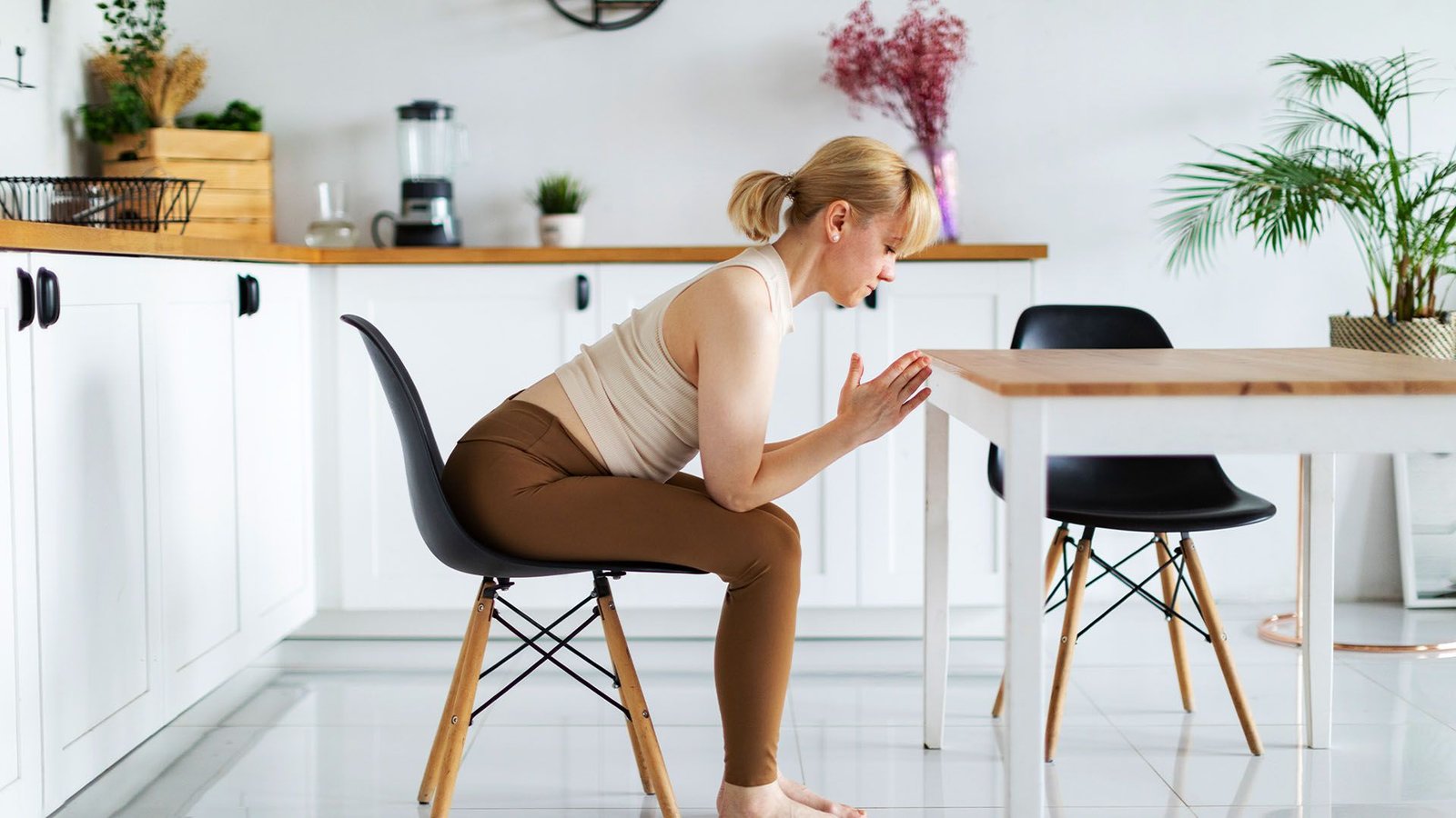 Curso on-line de quatro semanas propõe exercícios suaves para corrigir a corcunda cervical - Imagem do artigo original